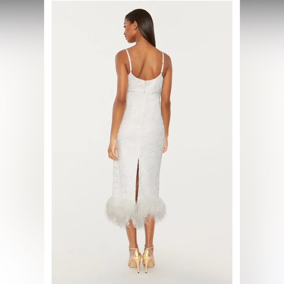 Bought for bridal shower. The lace with the feathers is elegant yet so fun! - Picture 2 of 11